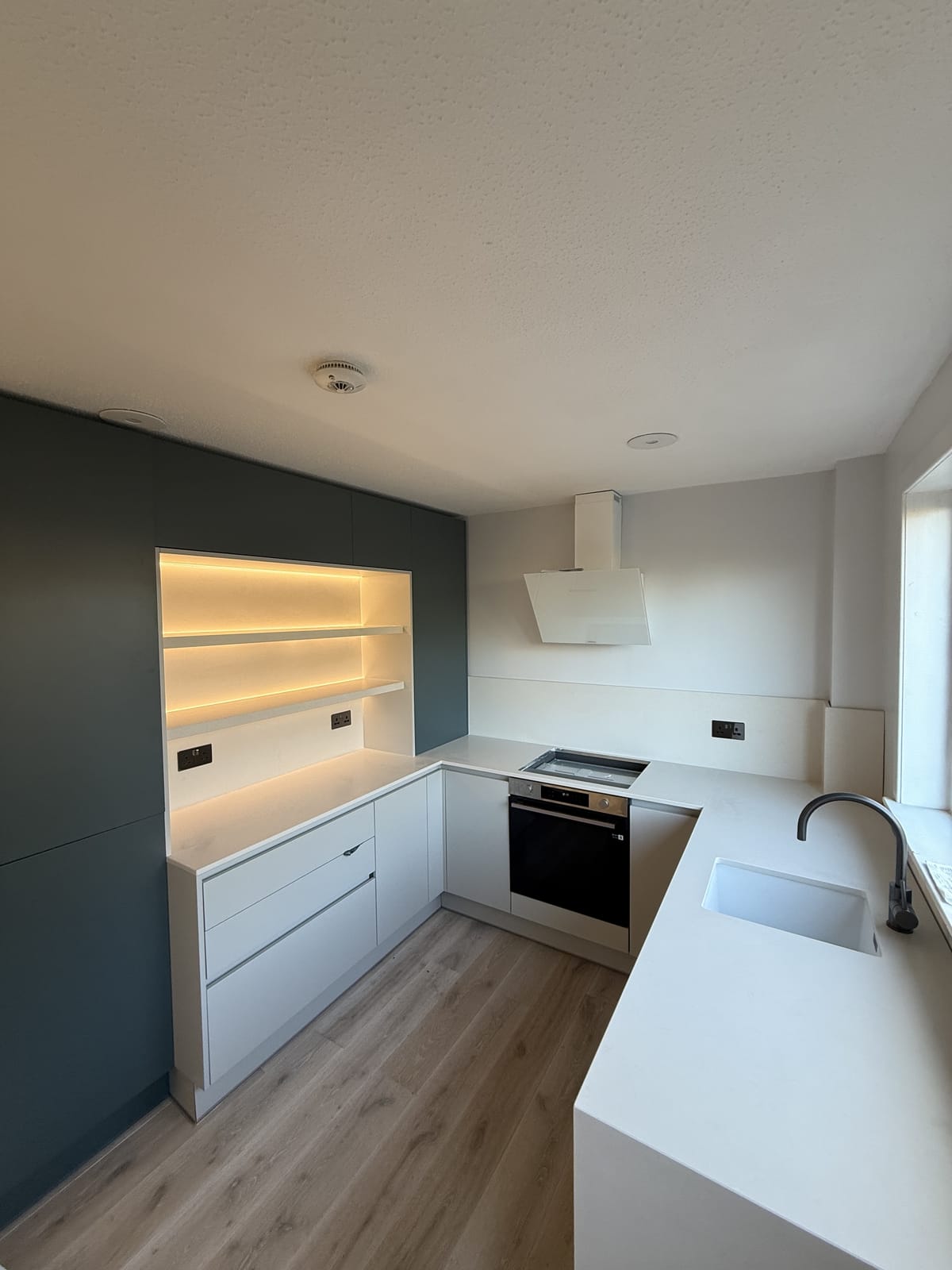 Interlinked smoke and heat alarms fitted by Snelling Electrical